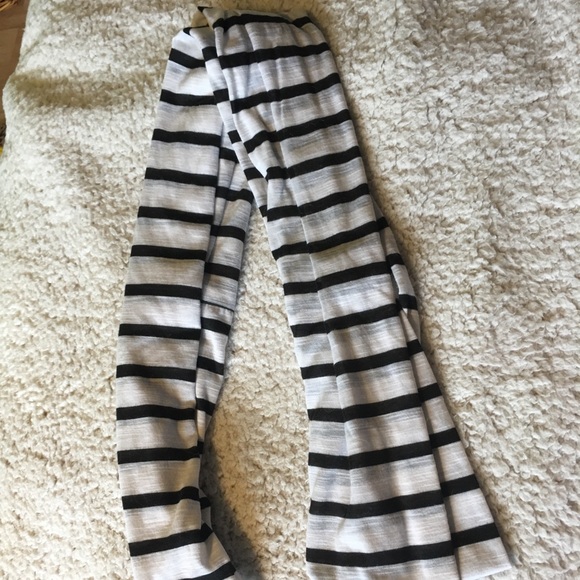 Other - Kids black and white striped infinity scarf